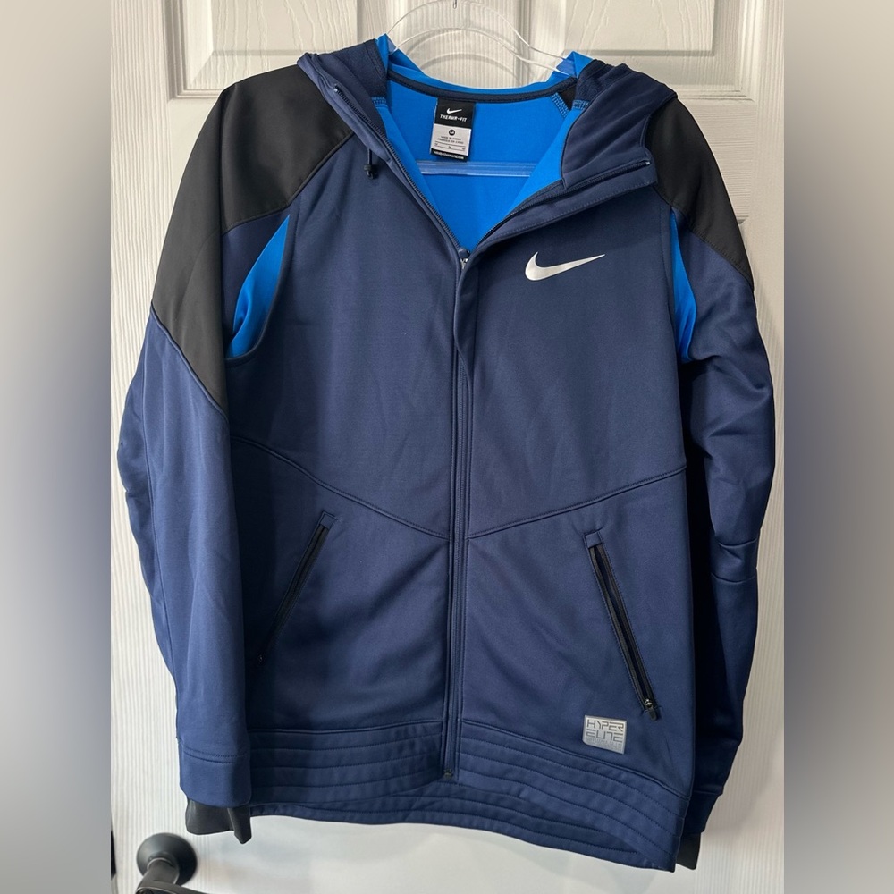 Men’s medium Nike Zip Up Hoodie
